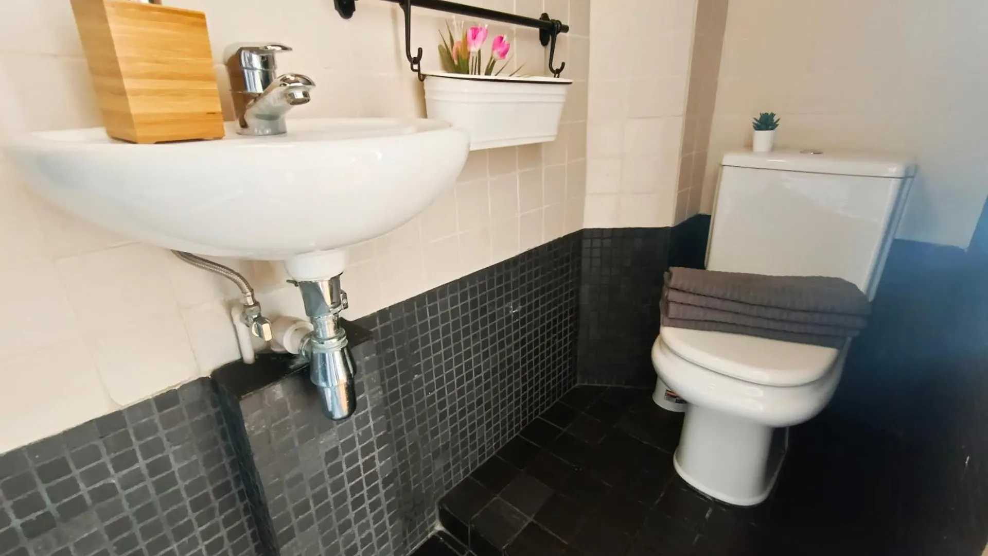 Oasis Rooms Barcelona - Plaza Urquinaona Ostello
