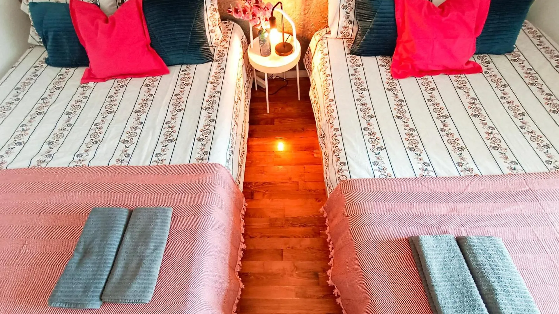 Oasis Rooms Barcelona - Plaza Urquinaona Ostello